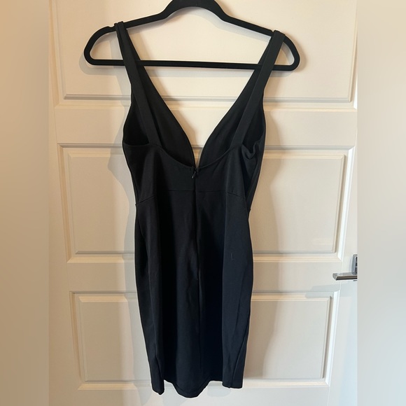 Lulu’s Black Bodycon Dress. Medium. - Picture 4 of 6